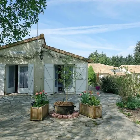 Holiday home Chezphoenixette